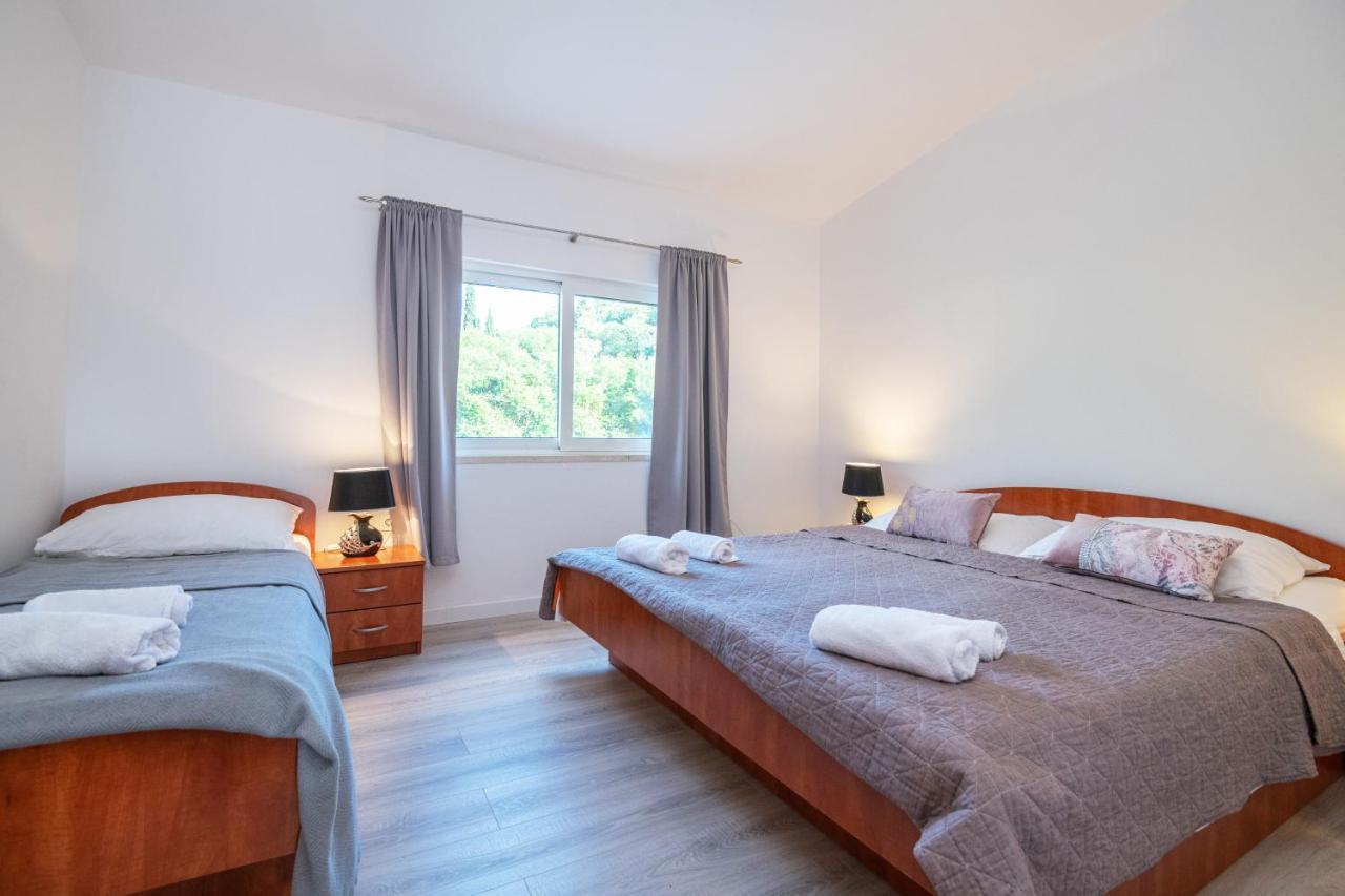 Apartments Dubelj Komolac Bagian luar foto